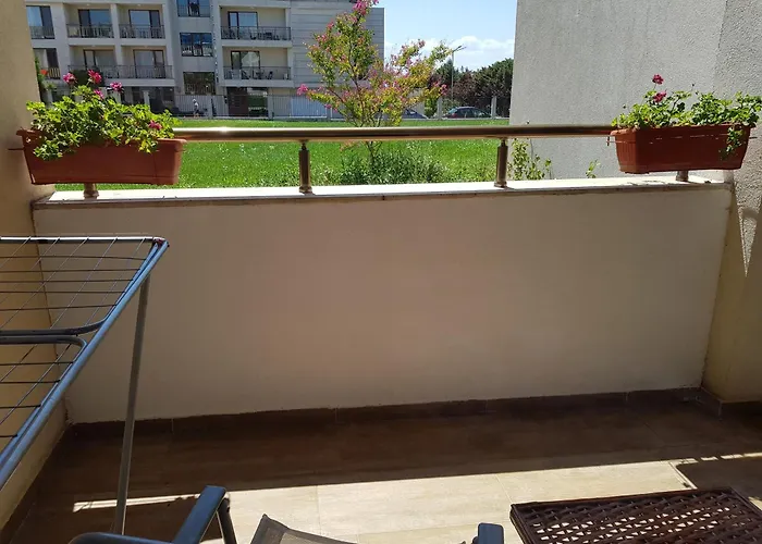 Апартамент Sarafovo Sea Paradise *